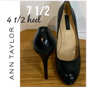 SALE ! Ann Taylor Black Embossed Leather Heels (look new) 7 1/2